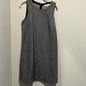 black& gray dress. Worn a couple of times size M, the fabric is stretchy.
